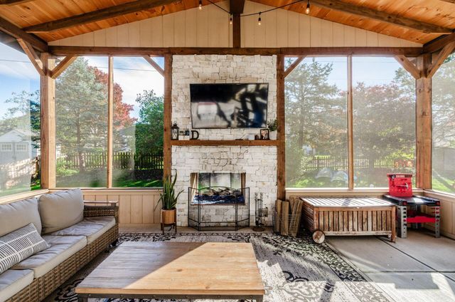 382 Canterbury Court, Westerville, OH 43082