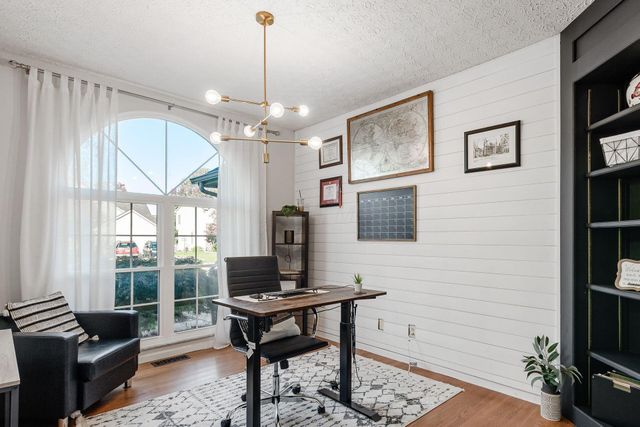 382 Canterbury Court, Westerville, OH 43082