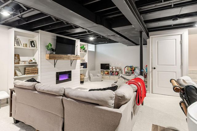 382 Canterbury Court, Westerville, OH 43082