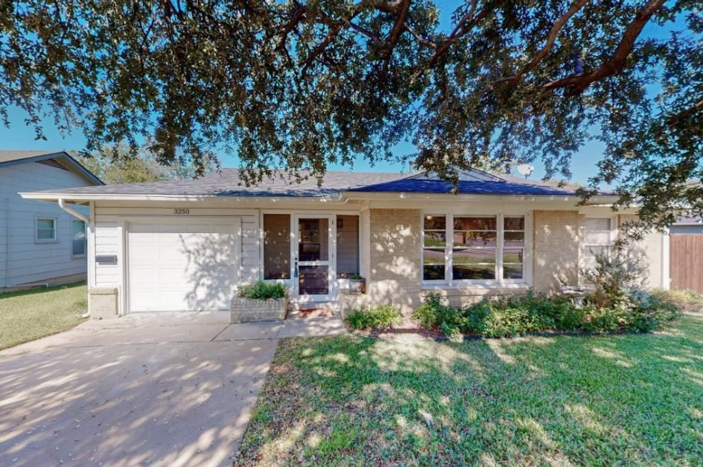 3250 Binyon Street, Fort Worth, TX 76133