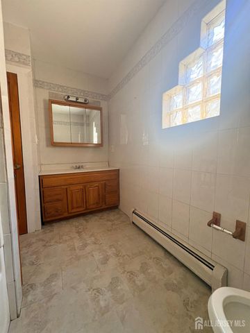 661 Catherine Street 2B, Perth Amboy, NJ 08861