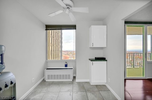 300 Winston Dr-C1601 1601, Cliffside Park Boro, NJ 07010