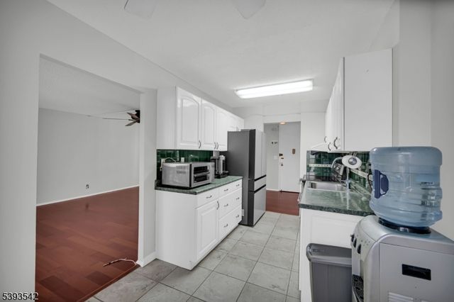 300 Winston Dr-C1601 1601, Cliffside Park Boro, NJ 07010