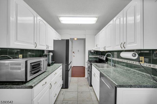 300 Winston Dr-C1601 1601, Cliffside Park Boro, NJ 07010