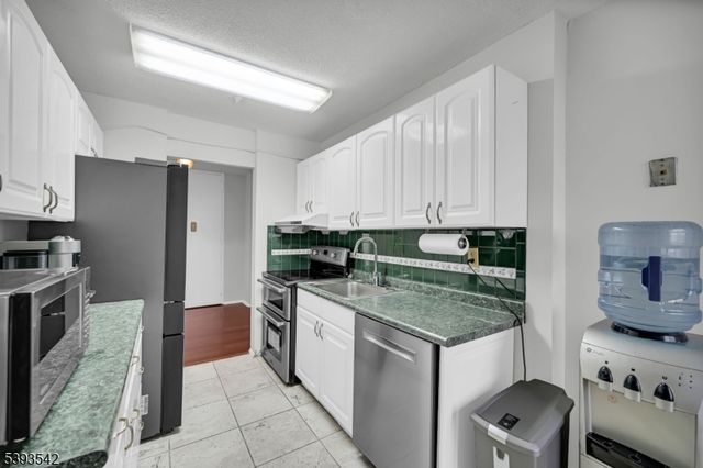 300 Winston Dr-C1601 1601, Cliffside Park Boro, NJ 07010