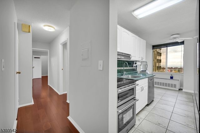 300 Winston Dr-C1601 1601, Cliffside Park Boro, NJ 07010