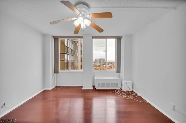 300 Winston Dr-C1601 1601, Cliffside Park Boro, NJ 07010