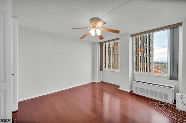 300 Winston Dr-C1601 1601, Cliffside Park Boro, NJ 07010