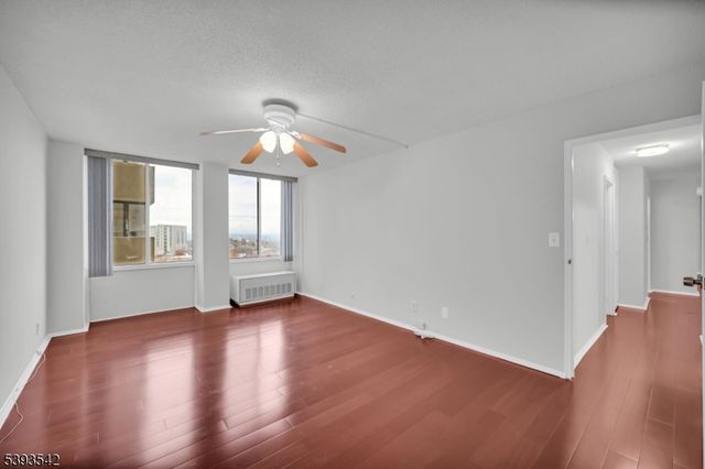 300 Winston Dr-C1601 1601, Cliffside Park Boro, NJ 07010