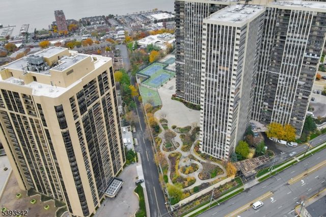 300 Winston Dr-C1601 1601, Cliffside Park Boro, NJ 07010