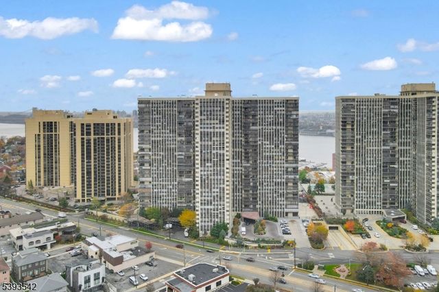 300 Winston Dr-C1601 1601, Cliffside Park Boro, NJ 07010