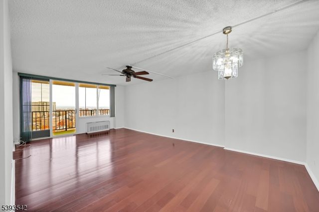 300 Winston Dr-C1601 1601, Cliffside Park Boro, NJ 07010