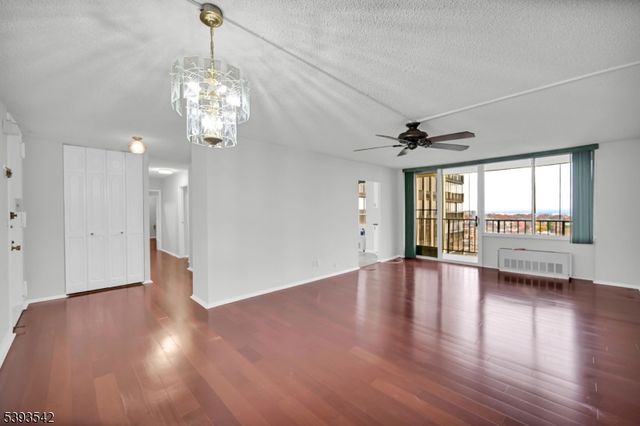 300 Winston Dr-C1601 1601, Cliffside Park Boro, NJ 07010