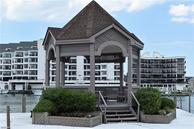 401 Harbour Pt Apt 302, Virginia Beach, VA 23451
