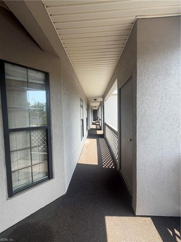 401 Harbour Pt Apt 302, Virginia Beach, VA 23451