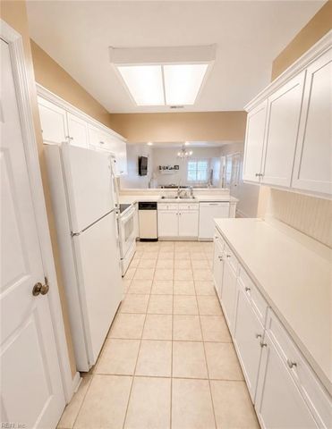 401 Harbour Pt Apt 302, Virginia Beach, VA 23451