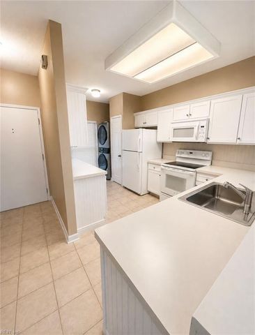 401 Harbour Pt Apt 302, Virginia Beach, VA 23451