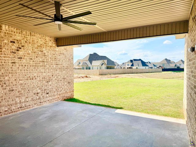 604 Willowbrook Lane, Kathleen, GA 31047