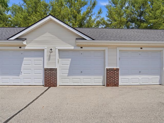 273 Scio Village Court 243, Ann Arbor, MI 48103