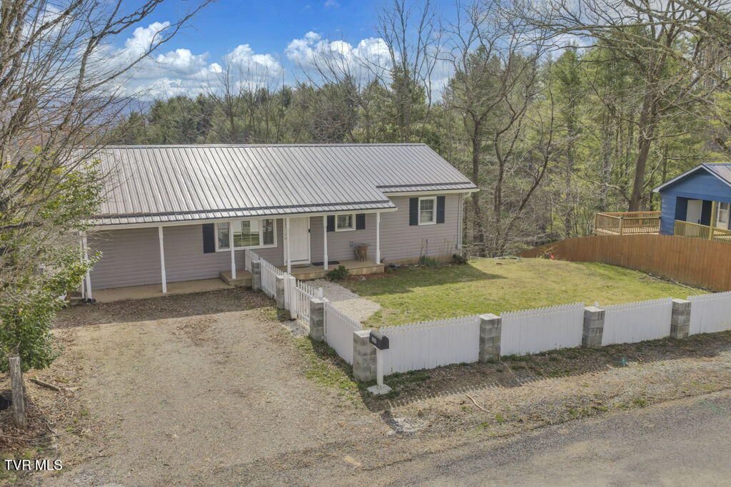 520 Hospital Hill Lane, Mountain City, TN 37683