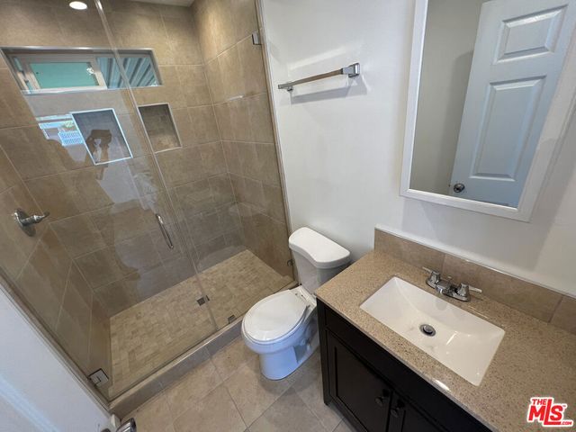 3901 S Orange Drive, Los Angeles, CA 90008