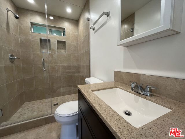 3901 S Orange Drive, Los Angeles, CA 90008