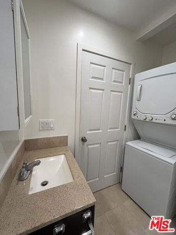 3901 S Orange Drive, Los Angeles, CA 90008