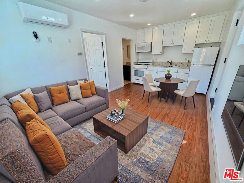 3901 S Orange Drive, Los Angeles, CA 90008