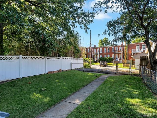 3950 Shenandoah Avenue, St Louis, MO 63110