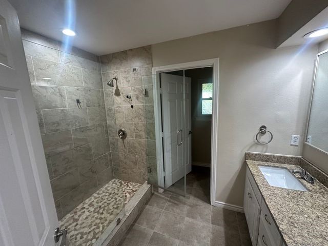 808 Portofino Drive, Arlington, TX 76012