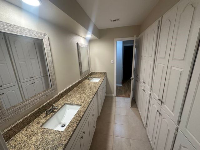 808 Portofino Drive, Arlington, TX 76012
