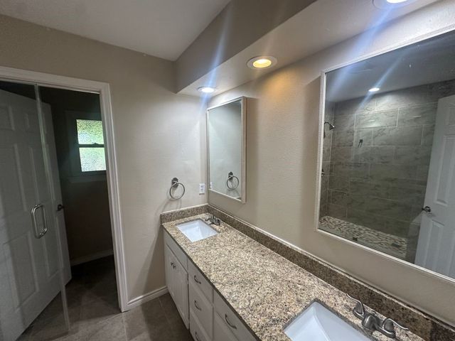 808 Portofino Drive, Arlington, TX 76012