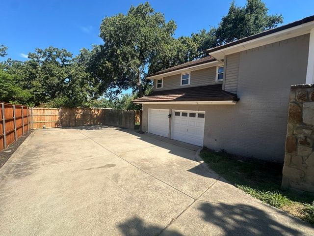 808 Portofino Drive, Arlington, TX 76012