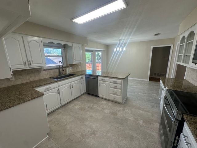 808 Portofino Drive, Arlington, TX 76012