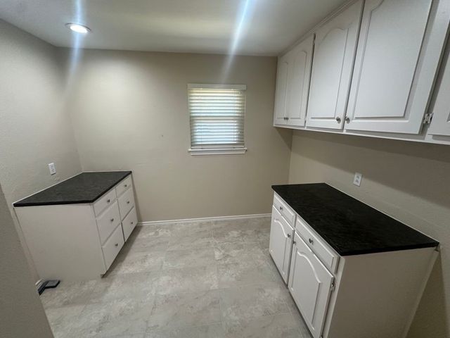 808 Portofino Drive, Arlington, TX 76012