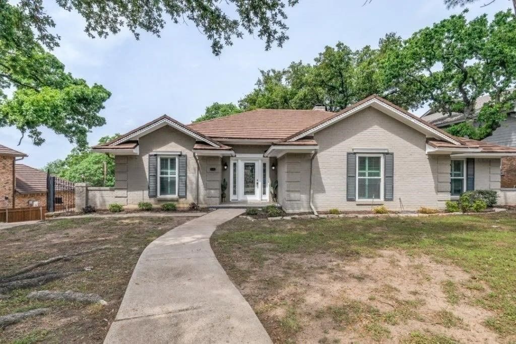 808 Portofino Drive, Arlington, TX 76012