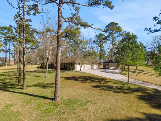 41 S Holly Glen Drive, Point Blank, TX 77364