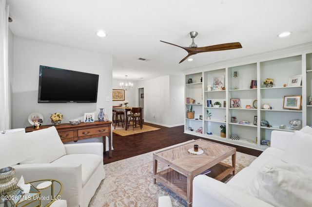 965 E Second Street, Pass Christian, MS 39571