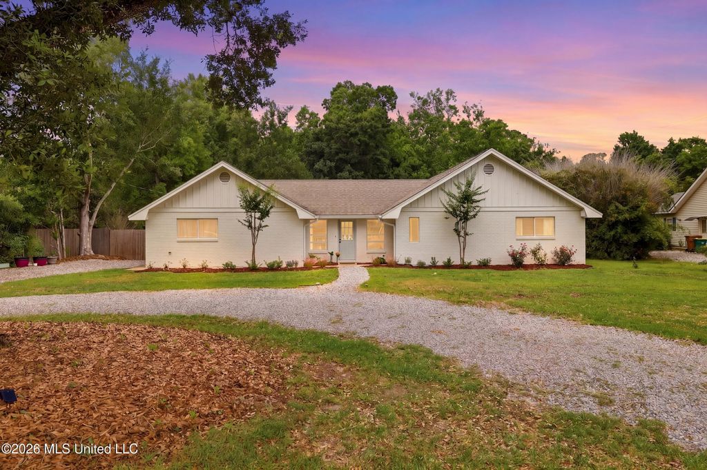 965 E Second Street, Pass Christian, MS 39571