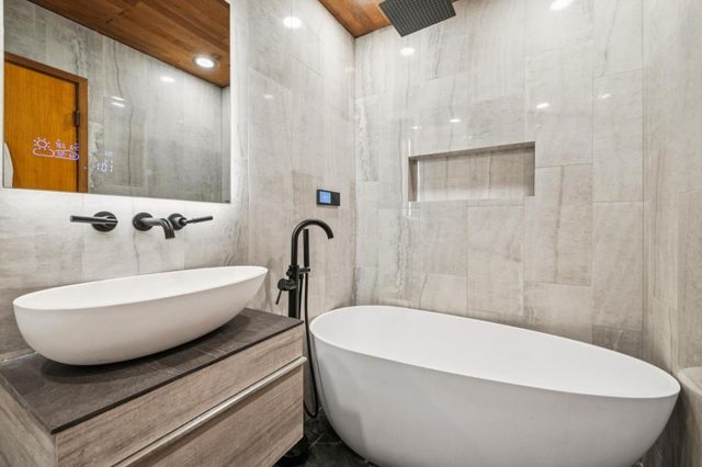 80 Skywood Way, Woodside, CA 94062