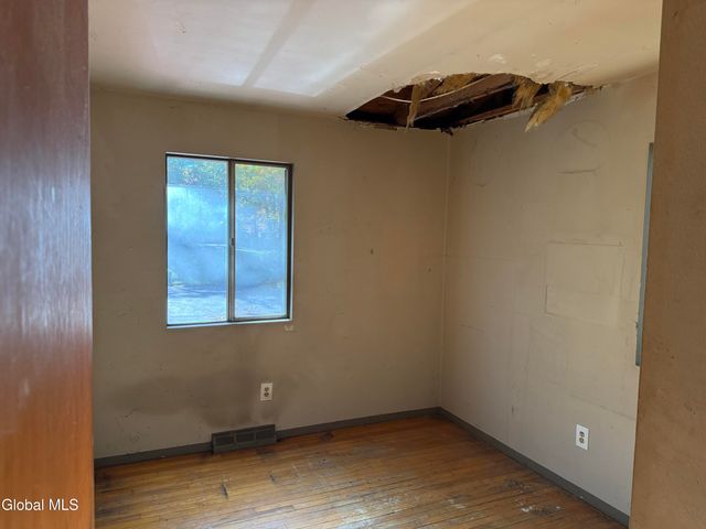 14 Arapaho Path, Saratoga Springs, NY 12866