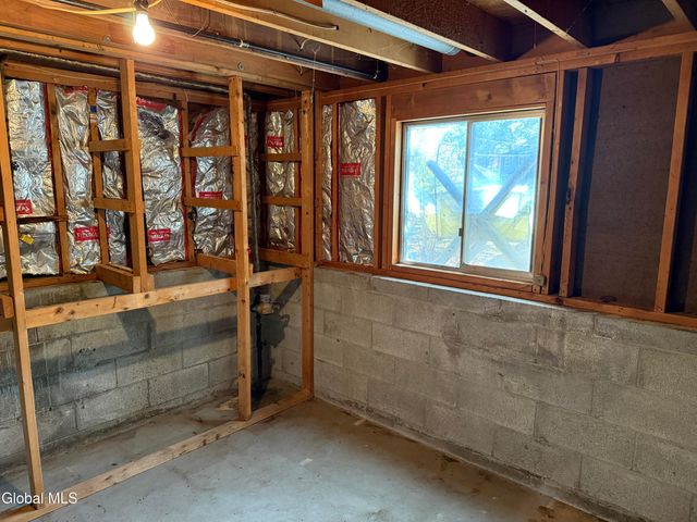 14 Arapaho Path, Saratoga Springs, NY 12866