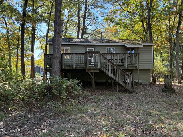 14 Arapaho Path, Saratoga Springs, NY 12866