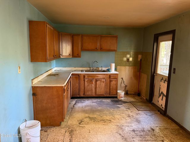 14 Arapaho Path, Saratoga Springs, NY 12866