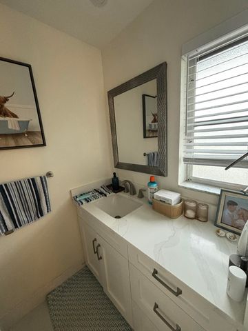 800 Ibis Way 4, North Palm Beach, FL 33408