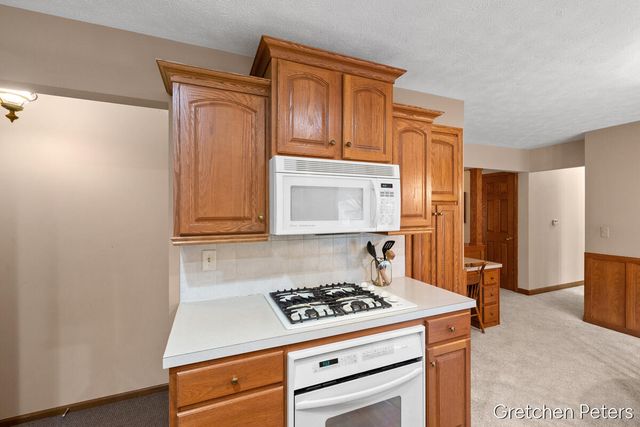 6852 Aleda Avenue, Grand Rapids, MI 49508