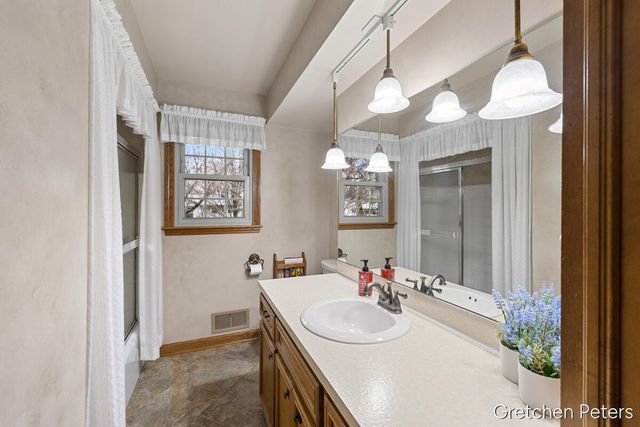 6852 Aleda Avenue, Grand Rapids, MI 49508