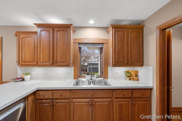 6852 Aleda Avenue, Grand Rapids, MI 49508