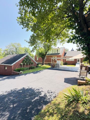 111 House Avenue, Manchester, KY 40962