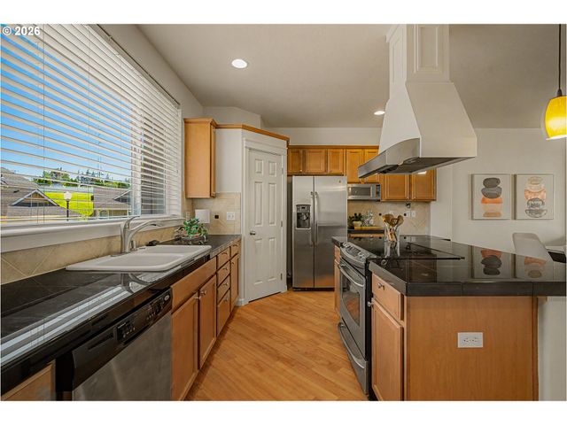 21541 Ne LAUREL WOOD Ln, Fairview, OR 97024
